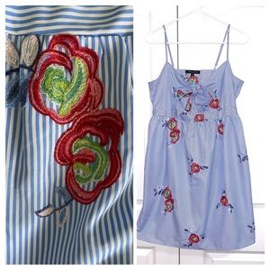 Romeo & Juliet Couture blue & white striped w/ floral embroidery dress sz Large